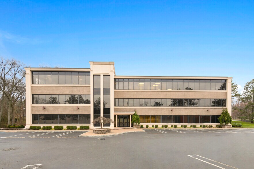 More Photos Of 1000 Wyckoff Ave, Mahwah Coworking Space