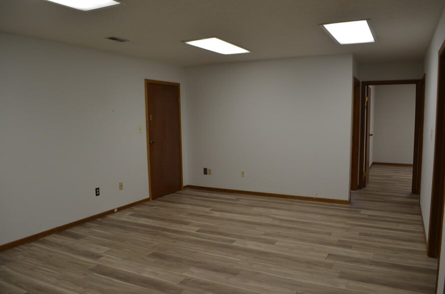 More Photos Of 623 Park Meadow Rd, Westerville Office For Lease