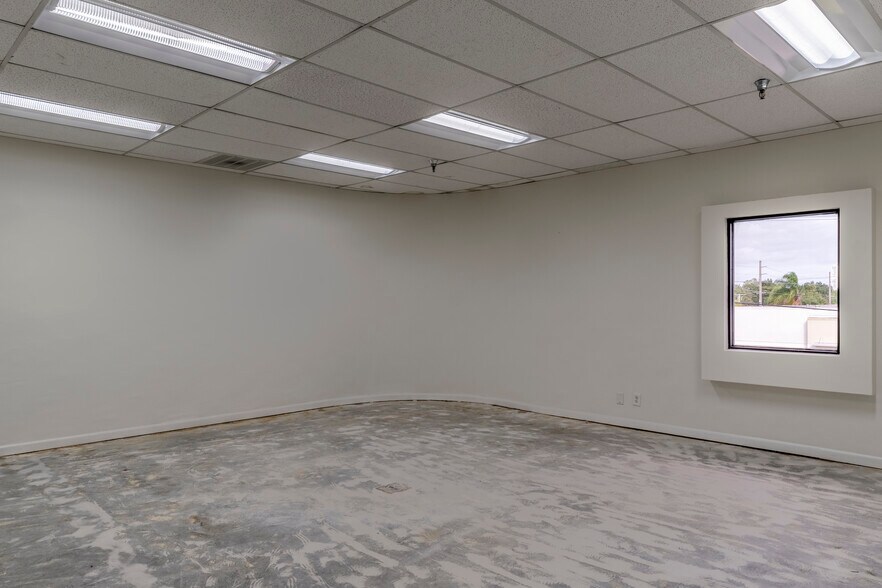 More Photos Of 5400 NW 35th Ave, Fort Lauderdale Warehouse For Lease