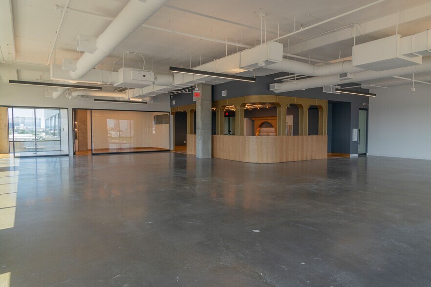 More Photos Of 1333 Oak Lawn Ave, Dallas Office For Lease