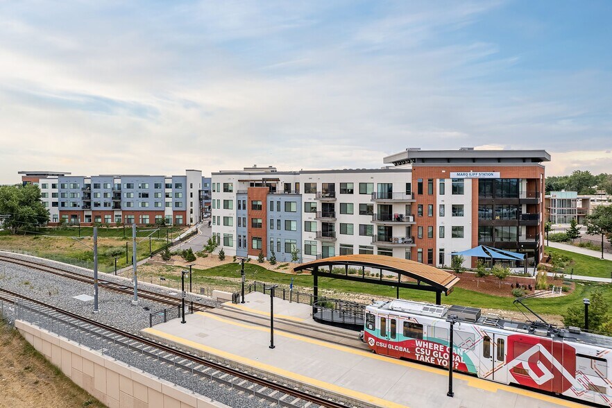 More Photos Of 2337 S Blackhawk St, Aurora Apartments For Lease