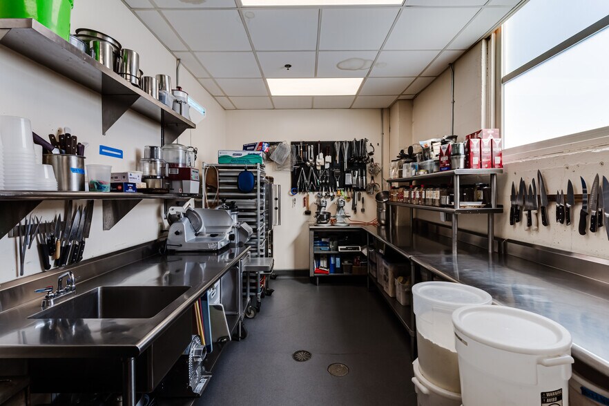 More Photos Of 50-60 E 11th Ave, Eugene Industrial For Lease