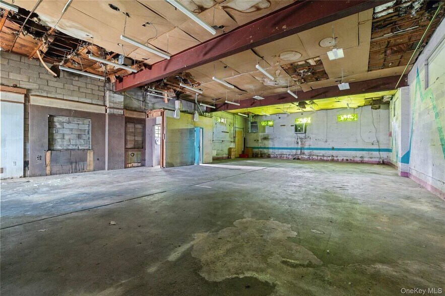 More Photos Of 1113-1125 Prospect Ave, West Islip Warehouse For Sale