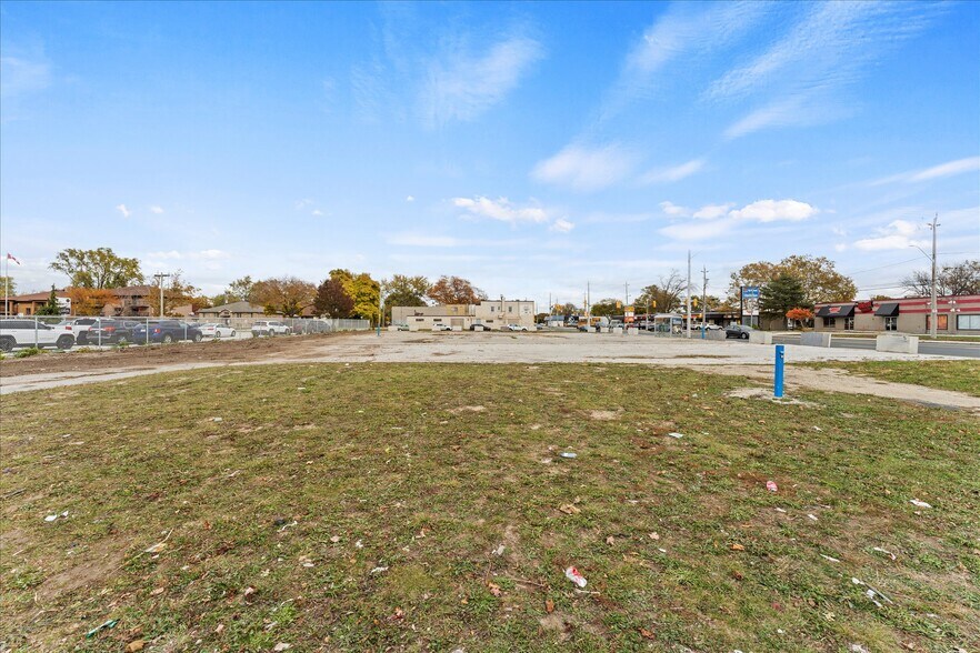 More Photos Of 2410-12-16-2488 Tecumseh W Rd, Windsor Land For Sale