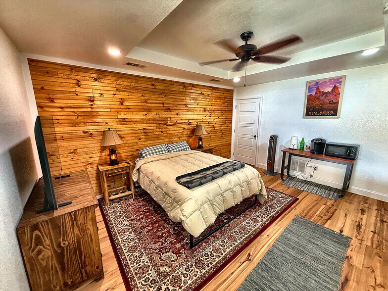 More Photos Of 537 Aviator Dr, Fort Worth Airplane Hangar For Sale