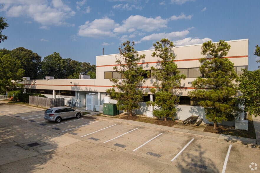 More Photos Of 6860 Commercial Dr, Springfield Office For Lease