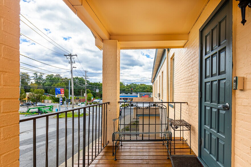 More Photos Of 141 Ulster Ave, Saugerties Storefront Retail Residential For Sale