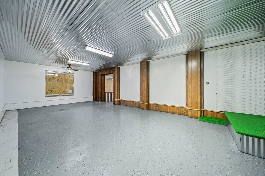 More Photos Of 4702 E 11th St, Tulsa Freestanding For Lease