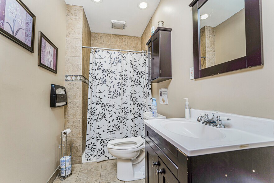 More Photos Of 2842 Richmond Ter, Staten Island Office For Sale