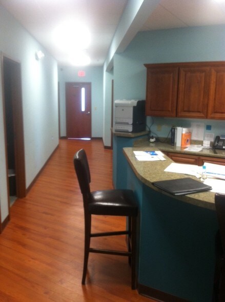 More Photos Of 7531-7569 Barnett Way, Powell General Retail For Lease