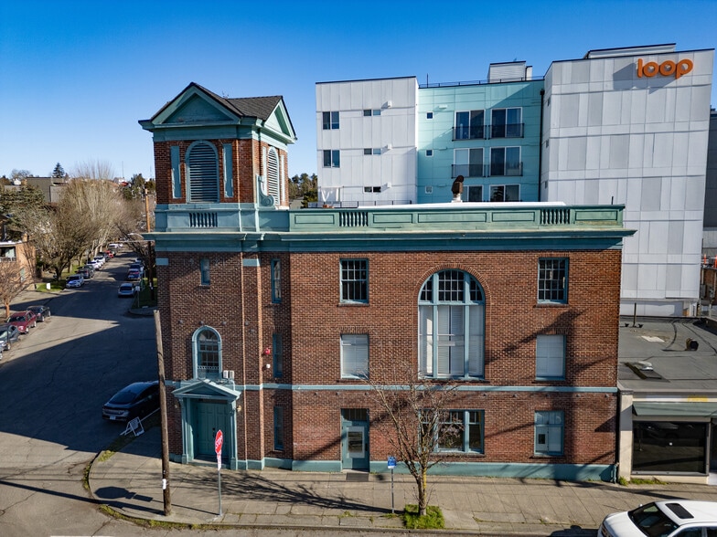 More Photos Of 7220 Woodlawn Ave, Seattle Freestanding For Sale