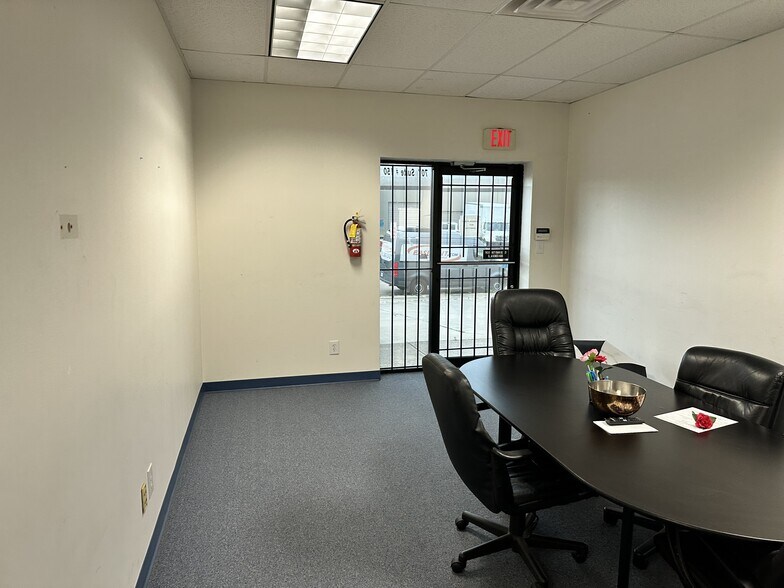 More Photos Of 707-777 Robbie Dr, Irving Light Distribution For Lease