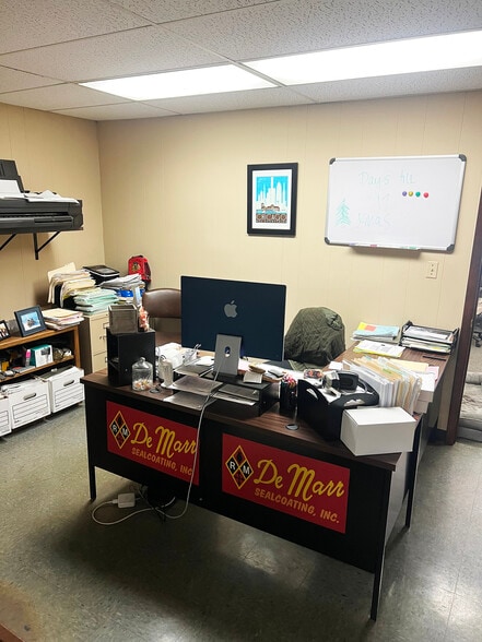 More Photos Of 240 E Hellen Rd, Palatine Flex For Sale