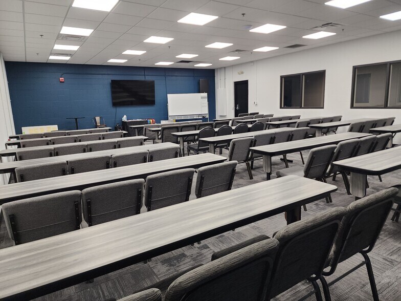 More Photos Of 308 Mallory Station Rd, Franklin Office For Sale