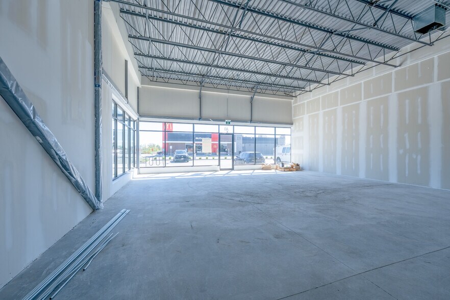 More Photos Of 197 Pinehurst Rd, Paris General Retail For Lease