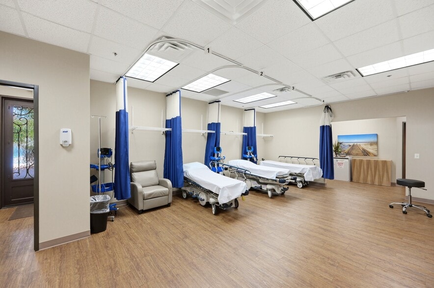 More Photos Of 10007 Huebner Rd, San Antonio Medical For Sale