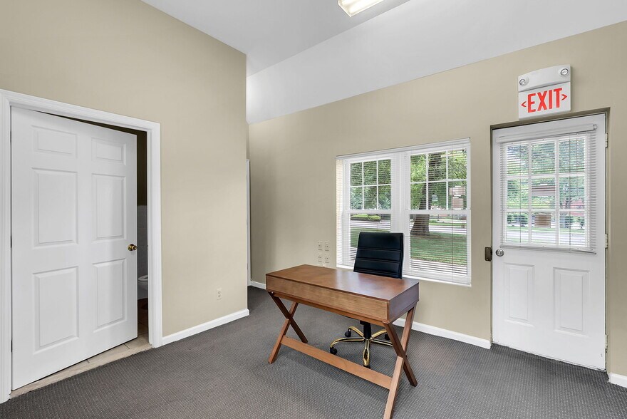 More Photos Of 8-10 Tindall Rd, Middletown Office For Lease