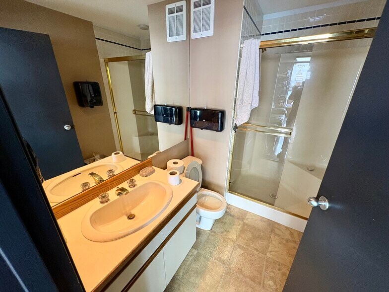 More Photos Of 1952 Kingsway Ave, Port Coquitlam Warehouse For Sale