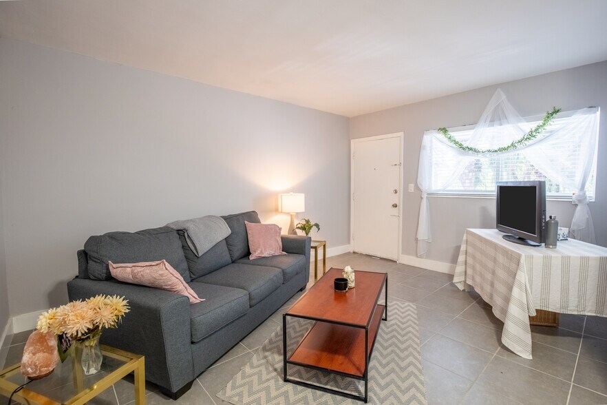 More Photos Of 13201 Memorial Hwy, North Miami Apartments For Sale