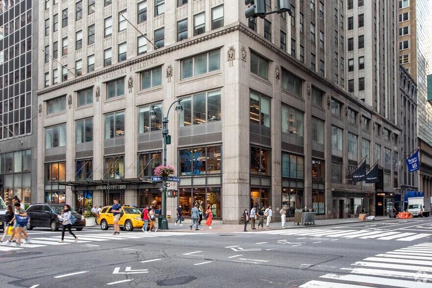 More Photos Of 521 Fifth Ave, New York Coworking Space