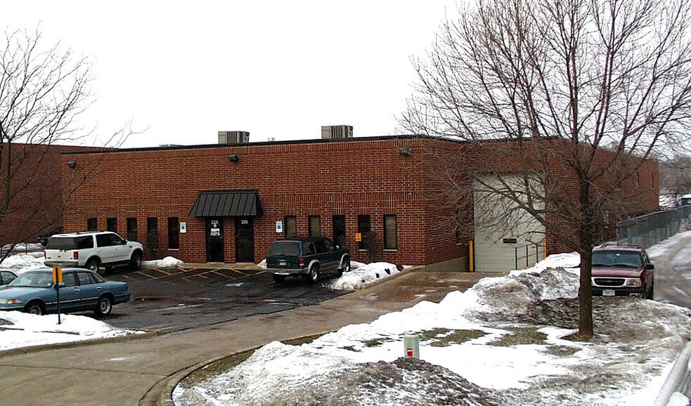 More Photos Of 226 S Westgate Dr, Carol Stream Warehouse For Sale