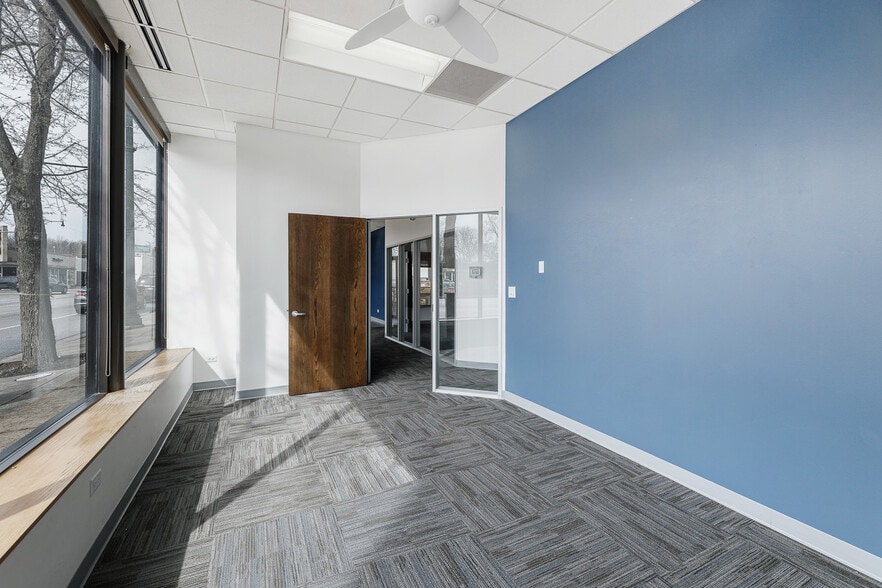 More Photos Of 5364 W Devon Ave, Chicago Medical For Sale