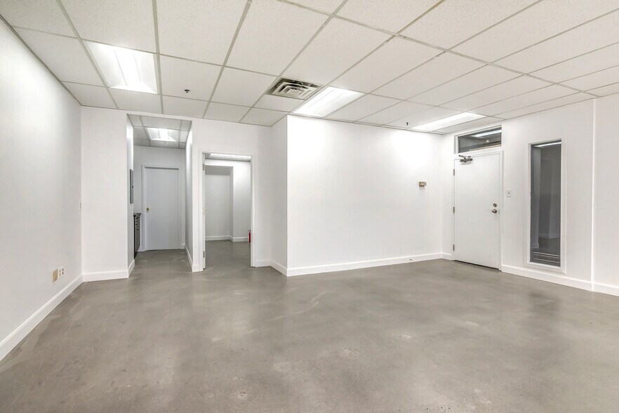 More Photos Of 6855 Av De L'épée, Montréal Office For Lease