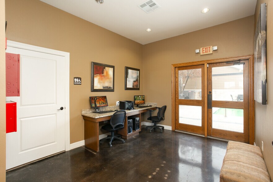 More Photos Of 301 W State Highway 72, Kenedy Hotel For Sale