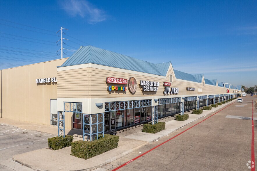 More Photos Of 11410-11430 East Fwy, Houston Unknown For Lease