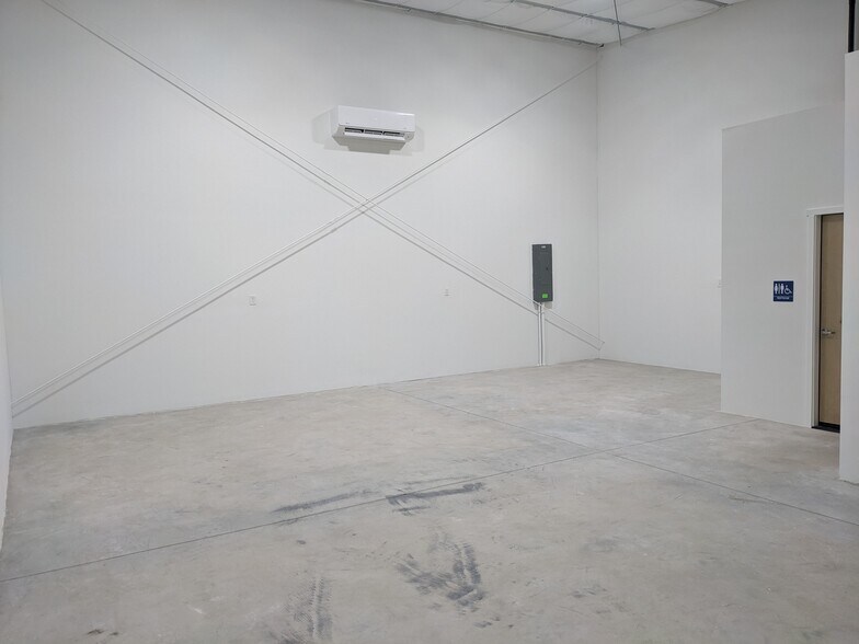 More Photos Of 35 W Owyhee Ave, Homedale Warehouse For Lease