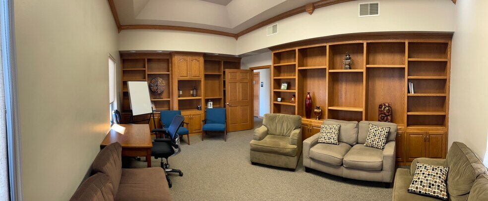 More Photos Of 2270 Holmgren Way, Green Bay Office For Lease