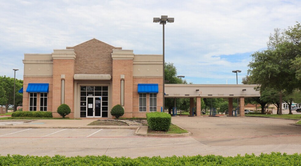 More Photos Of 3320 Lavon Dr, Garland Bank For Sale