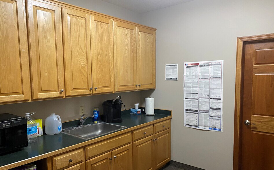 More Photos Of 11250-11258 86th Ave N, Maple Grove Office For Lease