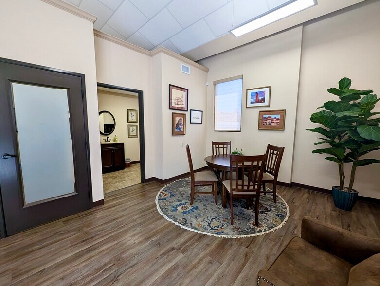 More Photos Of 545 E Redd Rd, El Paso Office For Sale