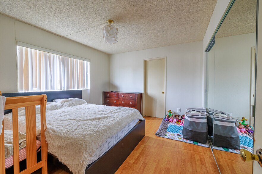 More Photos Of 904 E Lomita Ave, Glendale Apartments For Sale