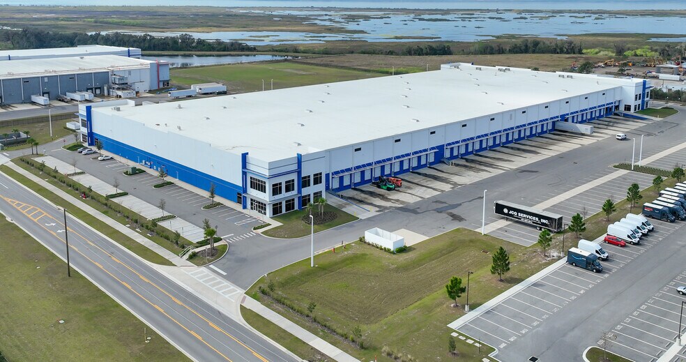 More Photos Of 3040 Shelby Industrial Dr, Apopka Distribution For Lease