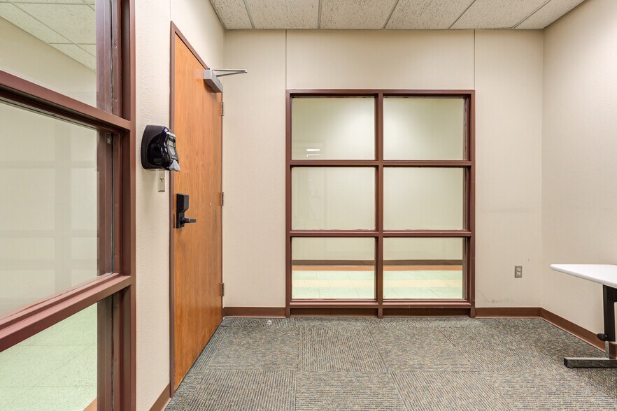 More Photos Of 3802-3806 Interstate 27, Lubbock Office For Sale