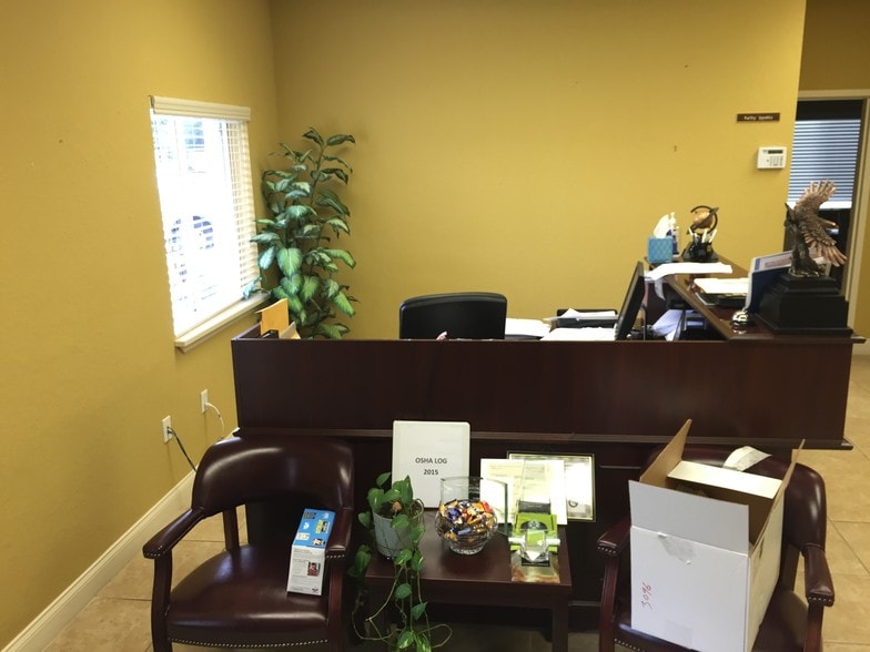 More Photos Of 5470-5476 Lithia Pinecrest Rd, Lithia Medical For Lease