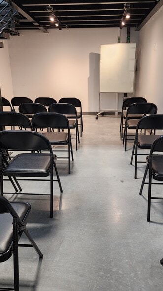 More Photos Of 4229 N FM 620 Hwy, Austin Showroom For Sale