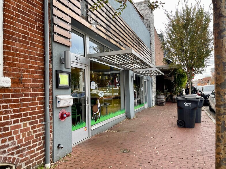 More Photos Of 314 William St, Fredericksburg Storefront For Lease