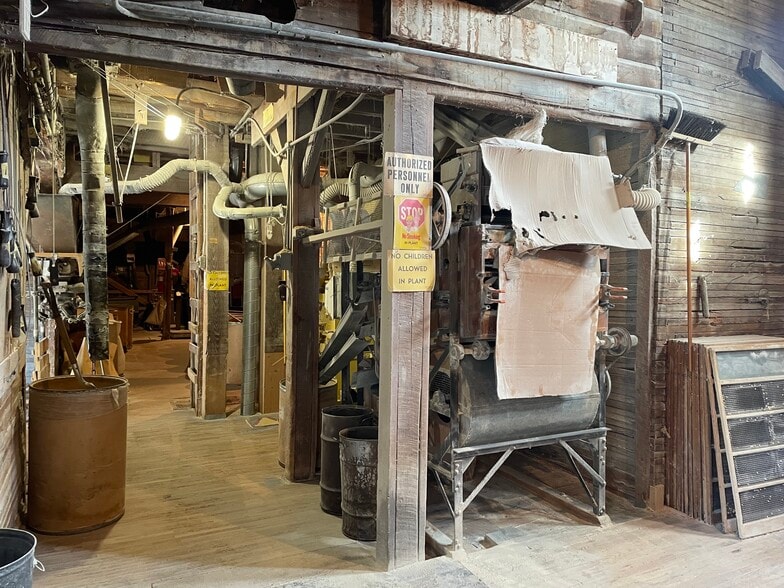 More Photos Of 5582 N 146th St, Hugo Freestanding For Sale