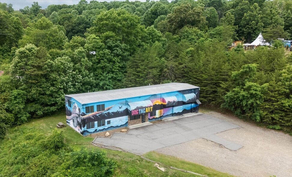 More Photos Of 106 Flow State Vis, Asheville Flex For Lease