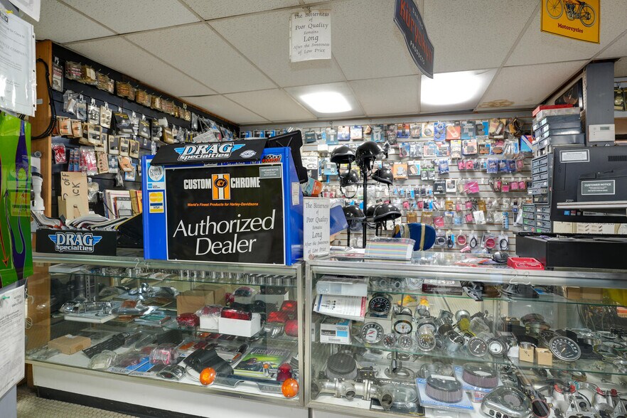 More Photos Of 89 Main St, Northborough Freestanding For Sale