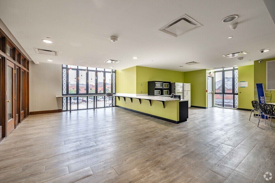 More Photos Of 703 E Douglas Ave, Wichita Office For Lease