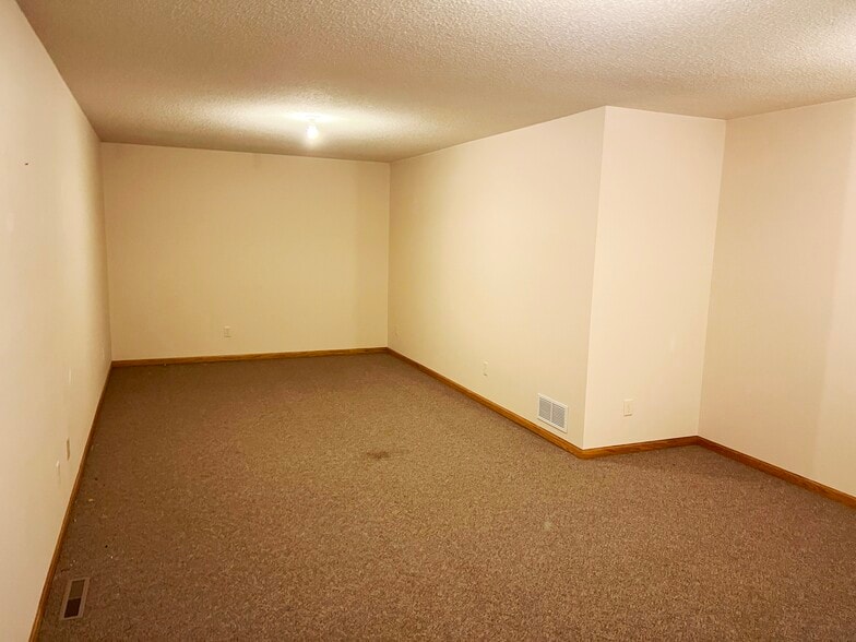 More Photos Of 7837 Excelsior Rd N, Brainerd Freestanding For Lease