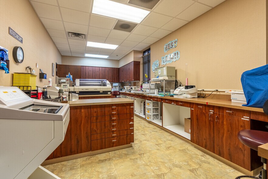 More Photos Of 16105 S La Grange Rd, Orland Park Medical For Lease