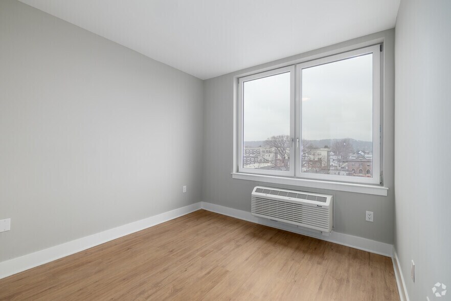 More Photos Of 300 E Main St, Bound Brook Apartments For Lease