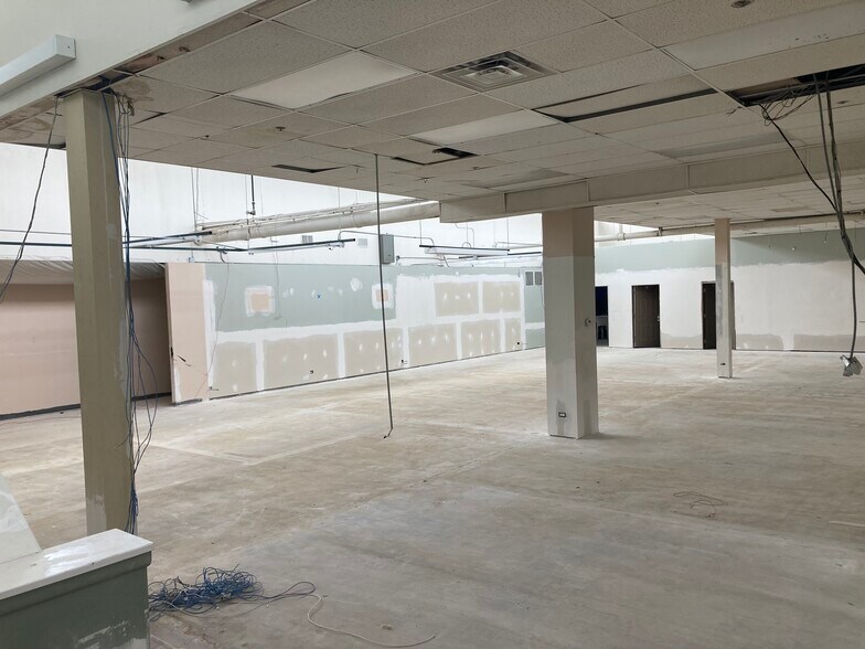 More Photos Of 1265 Hartrey Ave, Evanston Light Manufacturing For Lease