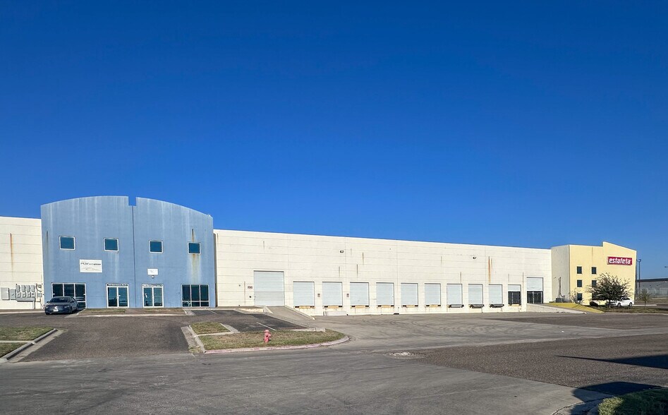 More Photos Of 5802 Bob Bullock Loop, Laredo Distribution For Lease