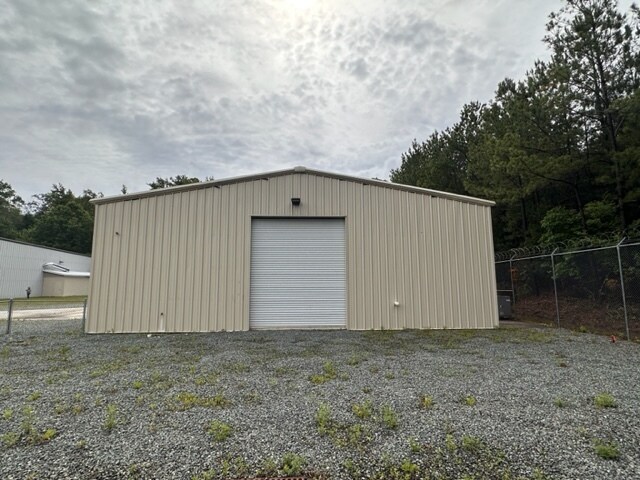 More Photos Of 13117 NC Highway 24/27, Robbins Warehouse For Lease